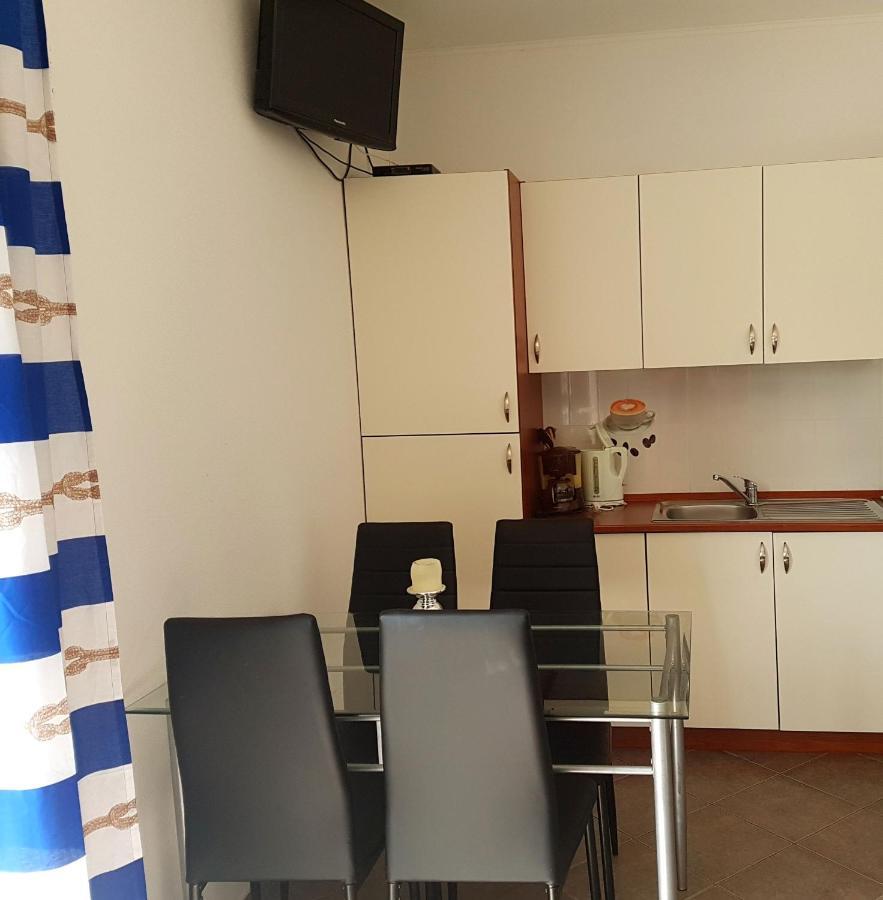 Apartments With A Parking Space Nin, Zadar - 13571 Exterior foto
